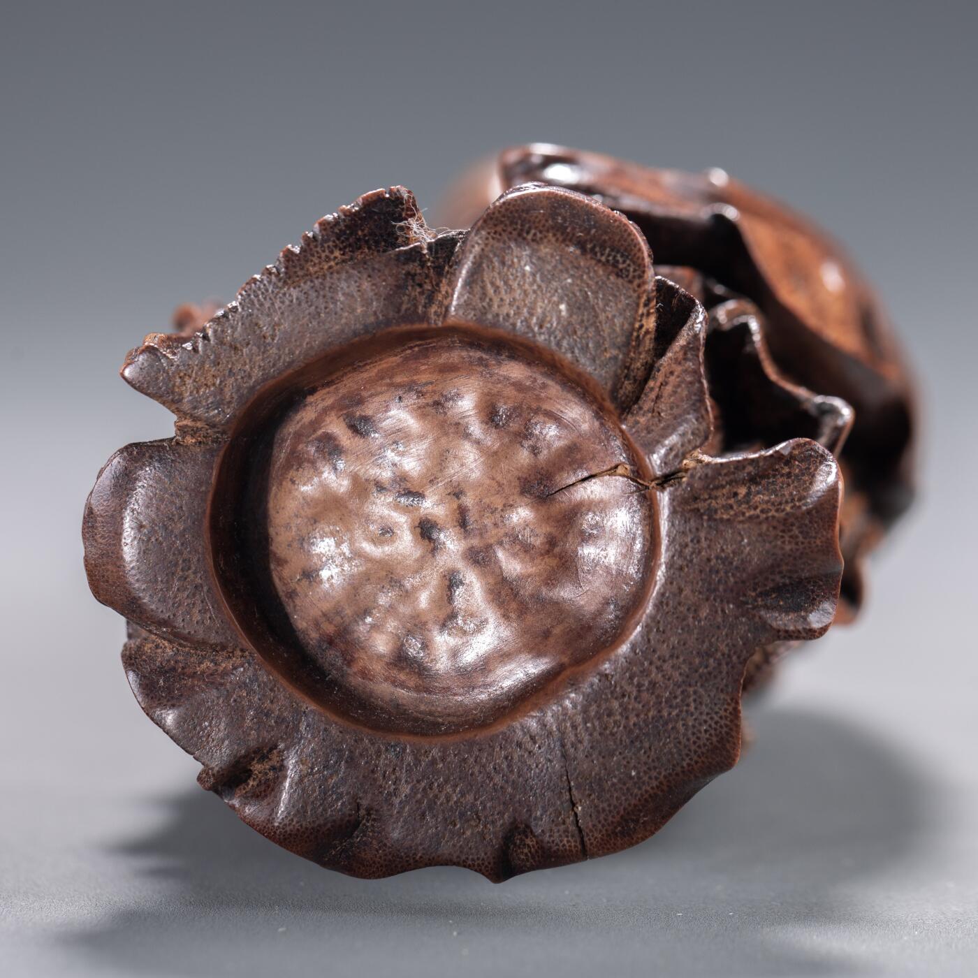 日本大阪雅和auction 2025金秋競賣會第一期 清 竹根人物 尺寸:W:7 H:18cm 備註:木箱