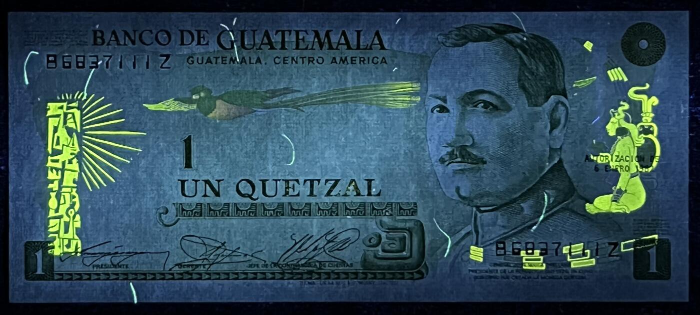 小福收藏拍卖第197期 裸钞场 本期有多张豹子号靓号 百慕大03年50元纪念钞百位号 马来亚和英属婆罗洲开国第一张纸币大冠女王 马来亚 41年1元英王乔六 法属太平洋10000法郎 捷克1000克朗纪念钞千位号  卢森堡 1000法郎  萨尔瓦多样钞 匈牙利 法罗群岛 危地马拉等多国精美纸币 危地马拉 1982年 1格查尔 少见早期版本 豹子号111 unc