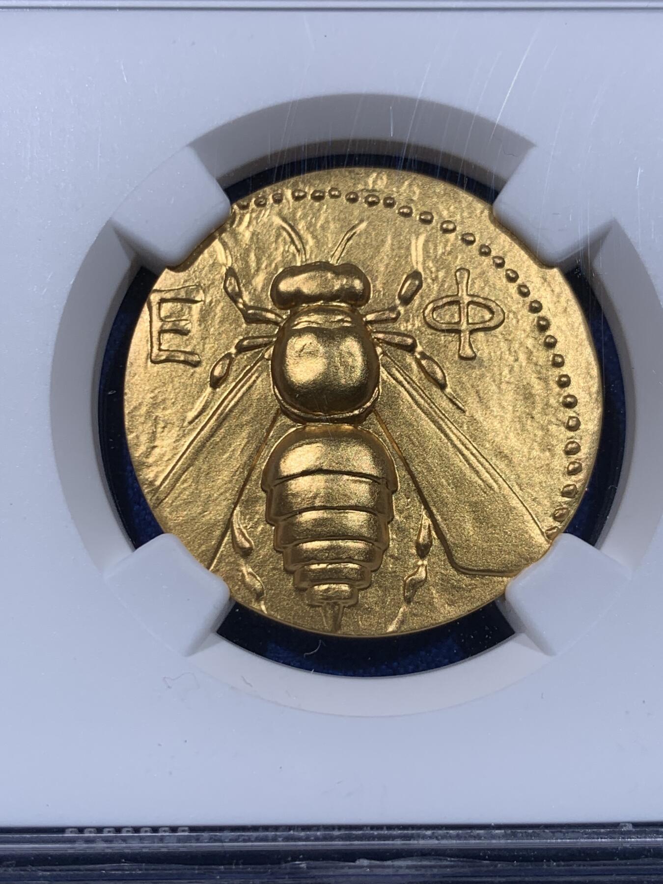 《竞宝斋》第435场 周日，周一2场连拍 （全场包邮） NGC MS70 帕劳蜜蜂-雄鹿镀金银币，寓意一路甜甜蜜蜜，复刻珍稀古币，采用智能造币技术，超高浮雕，实物精美，视觉冲击强，NGC首期蓝标，满分，带原盒原证书。