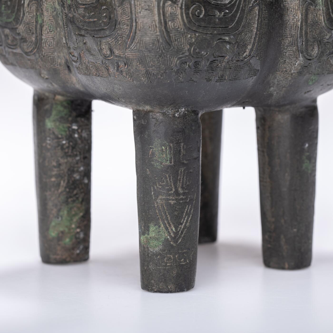 日本大阪雅和auction 2025金秋競賣會第一期 宋 铜凤鸟纹龙柄盉 尺寸:W:23 H:19cm 備註:盒付