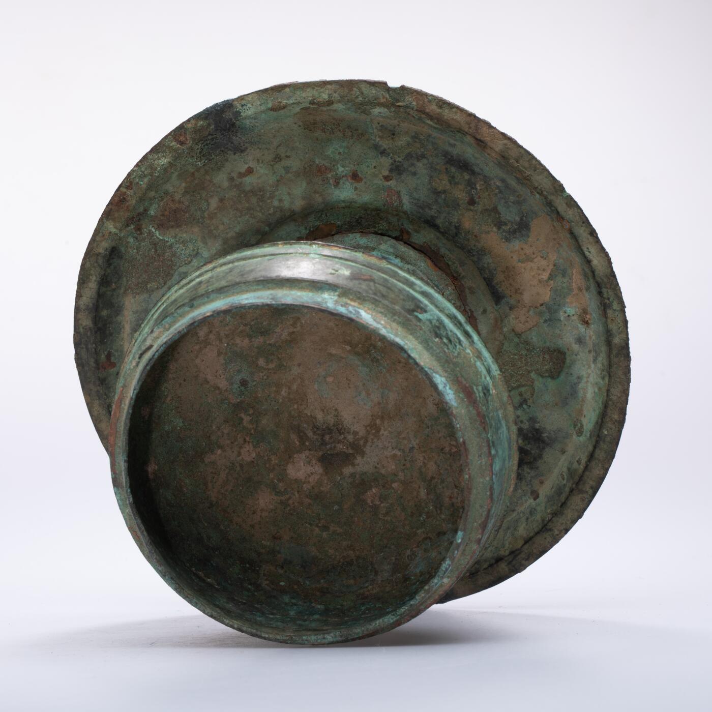 日本大阪雅和auction 2025金秋競賣會第一期 漢 青銅香薰 尺寸:D:20 H:16cm 備註:木箱