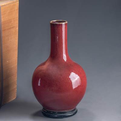 日本大阪雅和auction 2025金秋競賣會第一期 - 清 祭紅釉天球瓶 尺寸:W:21 H:35cm 備註:木箱,底座