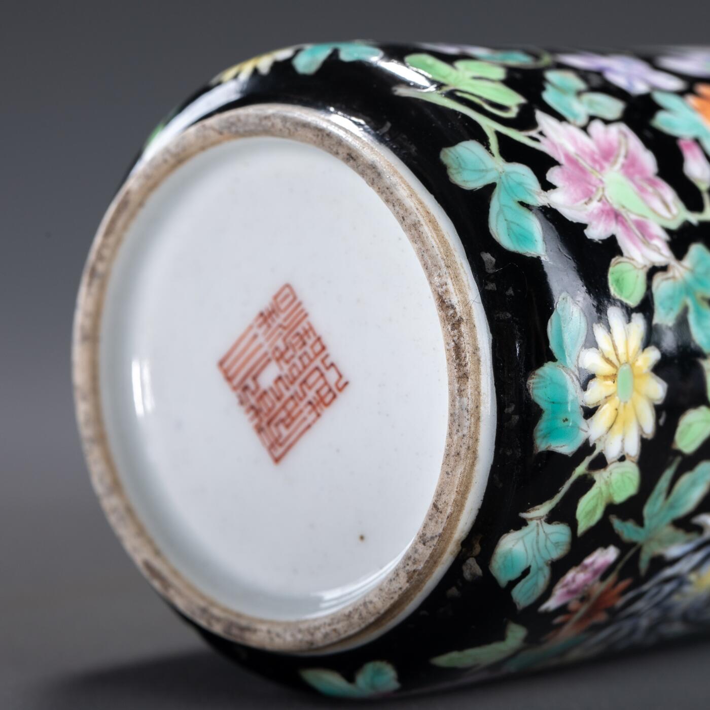 日本大阪雅和auction 2025金秋競賣會第一期 清 百花不落地瓶 尺寸:W:6.5 H:15cm 備註:木箱