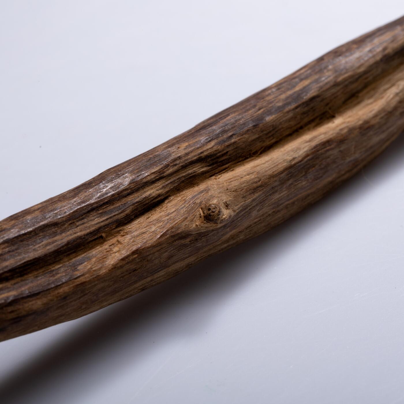 日本大阪雅和auction 2025金秋競賣會第一期 松隠軒 志野流/御家流 伽羅沈香 尺寸:重:79g 備註:木箱