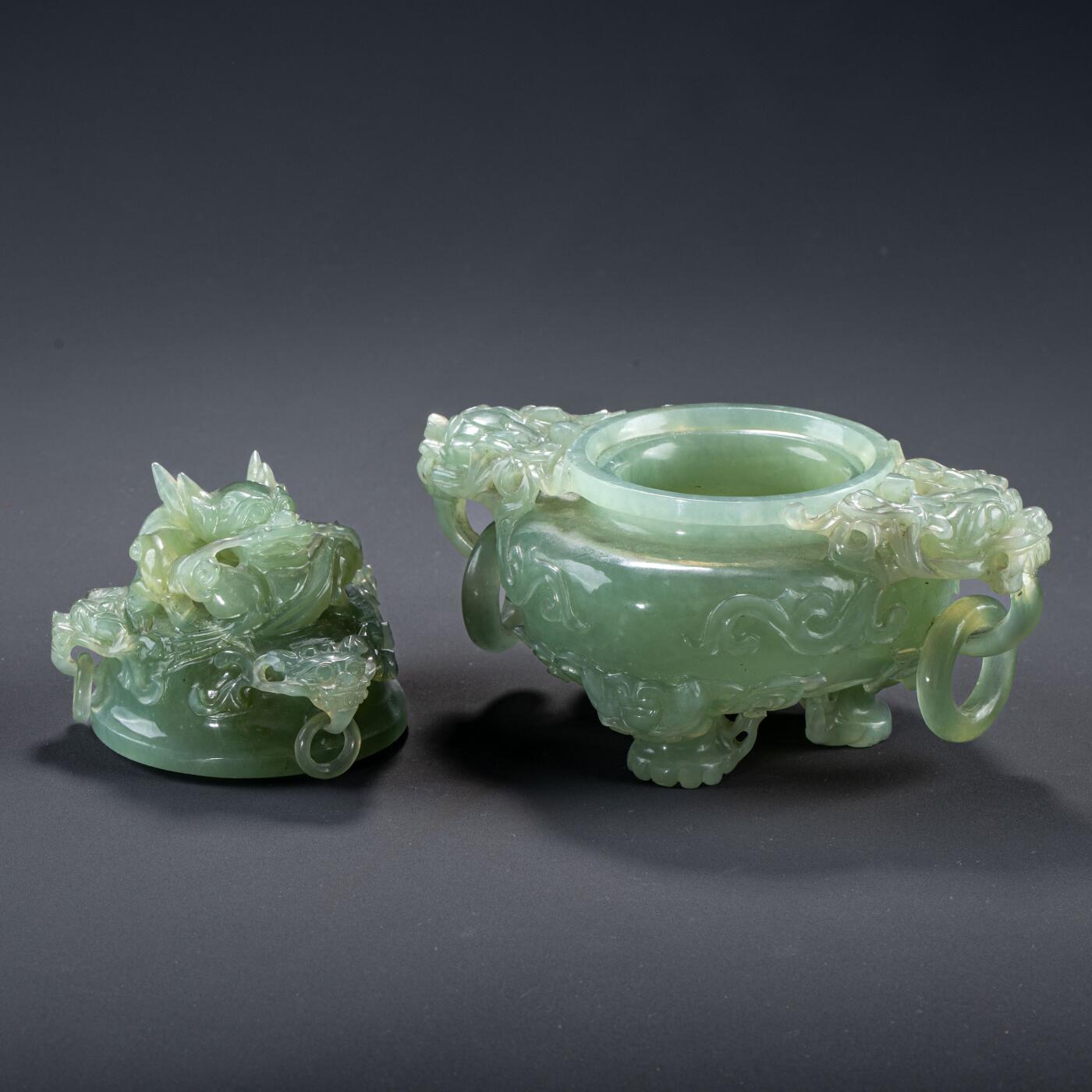 日本大阪雅和auction 2025金秋競賣會第一期 清 玉香爐 尺寸:W:17.5 H:14
底座W:15.5 H:4.5cm 備註:木箱,底座