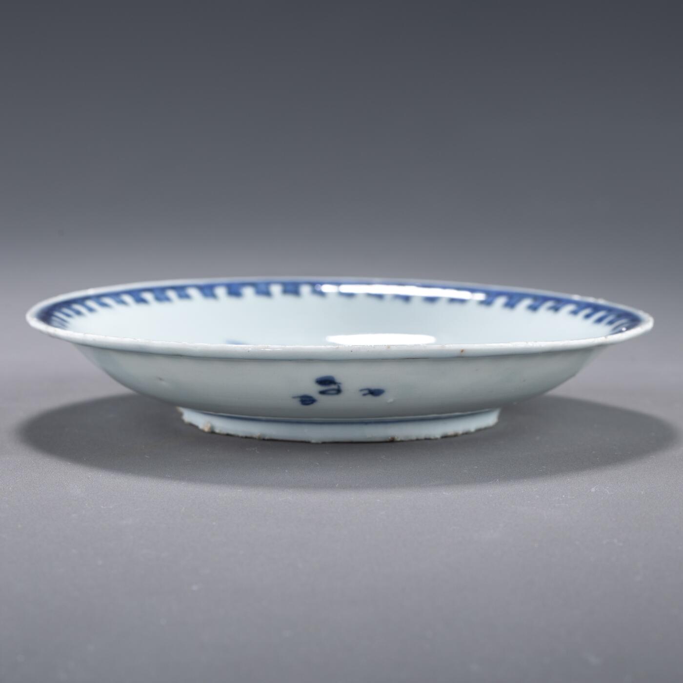 日本大阪雅和auction 2025金秋競賣會第一期 明末 天啟青花盤 尺寸:D:15.5 H:3cm 備註:木箱