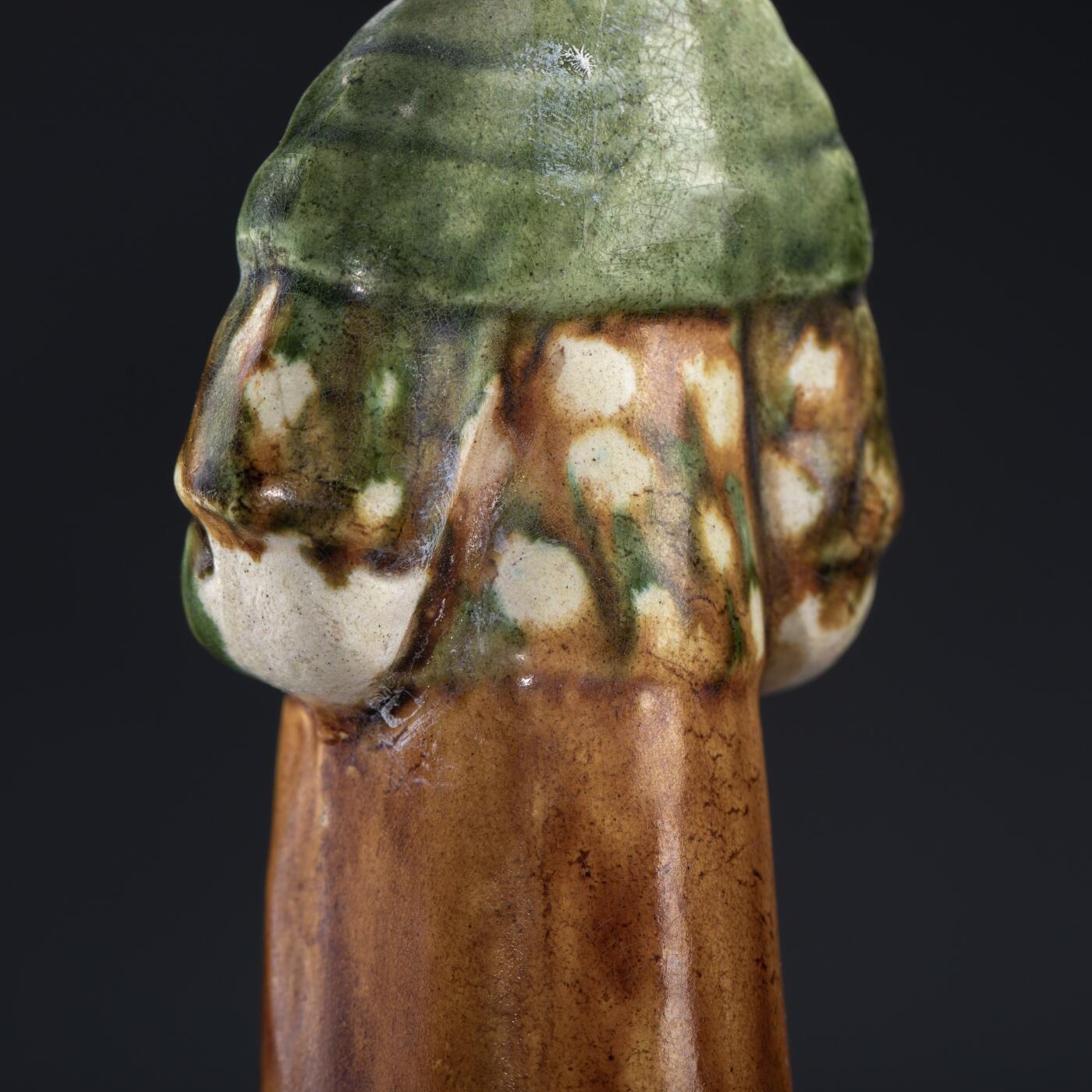 日本大阪雅和auction 2025金秋競賣會第一期 唐 三彩婦人佣 一對 尺寸:W:5 H:23 x2cm