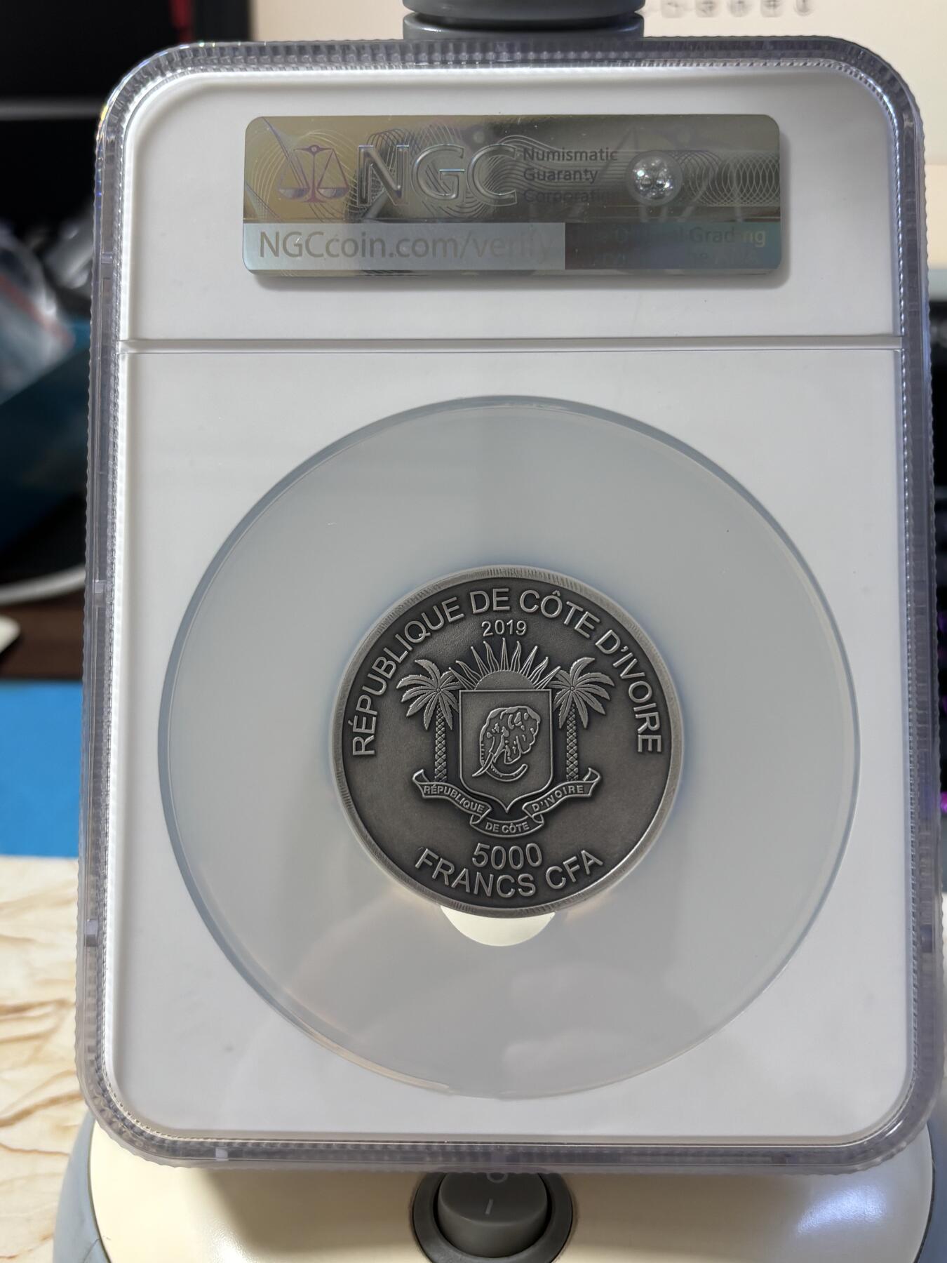 第181期拍卖 科特迪瓦2019年非洲五霸系列犀牛5盎司高浮雕银币NGC-MS70无原盒证书，999银