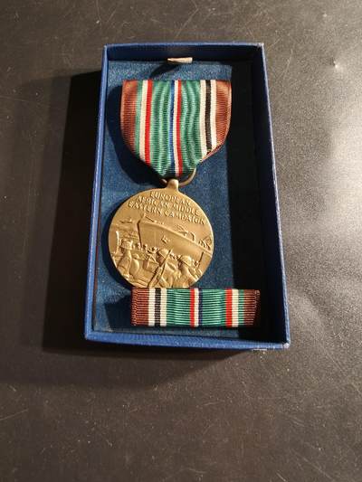老王徽章第161期 - 美国二战欧洲中东非对德作战奖章     原盒带略