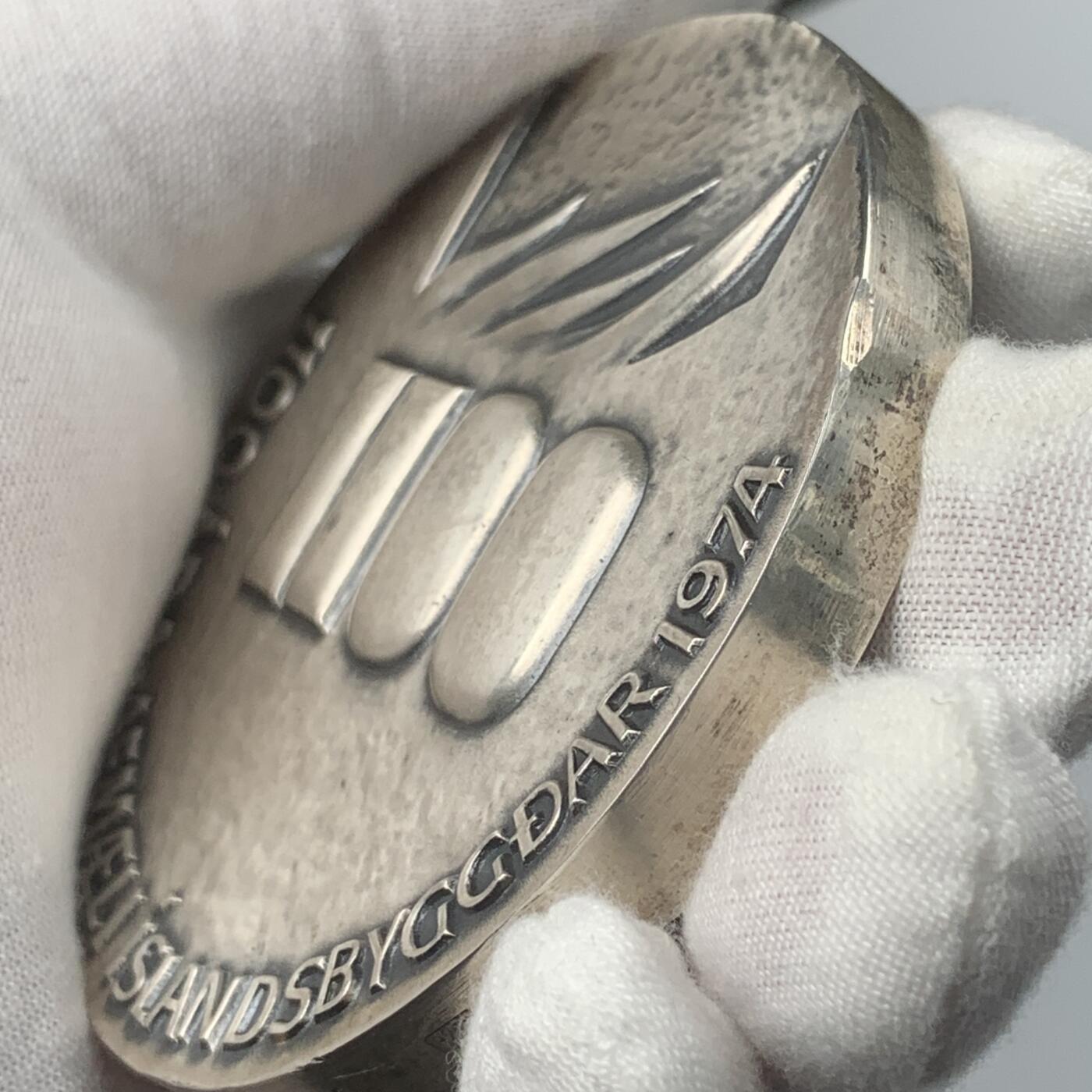 掌中浮雕-藏着的欧洲第040场 1974年冰岛建城1100年纪念，原盒，银章限量发行2000枚，银章（925）70mm/300g，铜章，70mm/310g