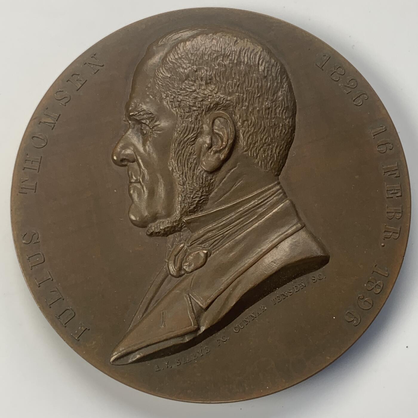 掌中浮雕-藏着的欧洲第041场 1896年丹麦化学家朱利叶斯·汤姆森70岁生日铜章，58mm， Saabye雕刻，原盒