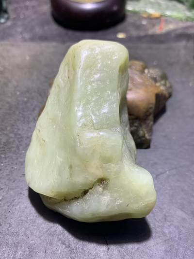 新疆戈壁沙枣青和田玉原石一颗， - 新疆戈壁沙枣青和田玉原石一颗，