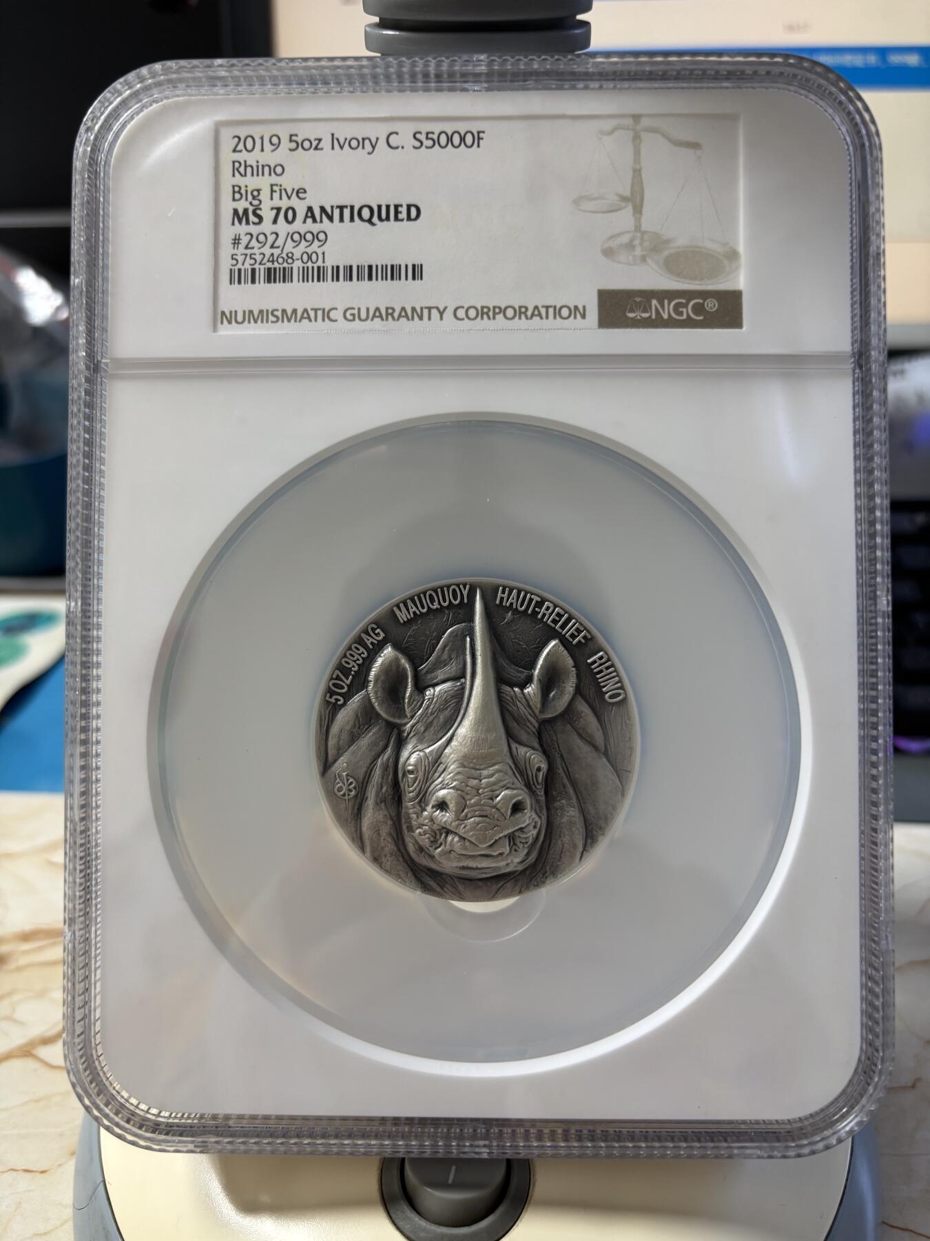第181期拍卖 科特迪瓦2019年非洲五霸系列犀牛5盎司高浮雕银币NGC-MS70无原盒证书，999银