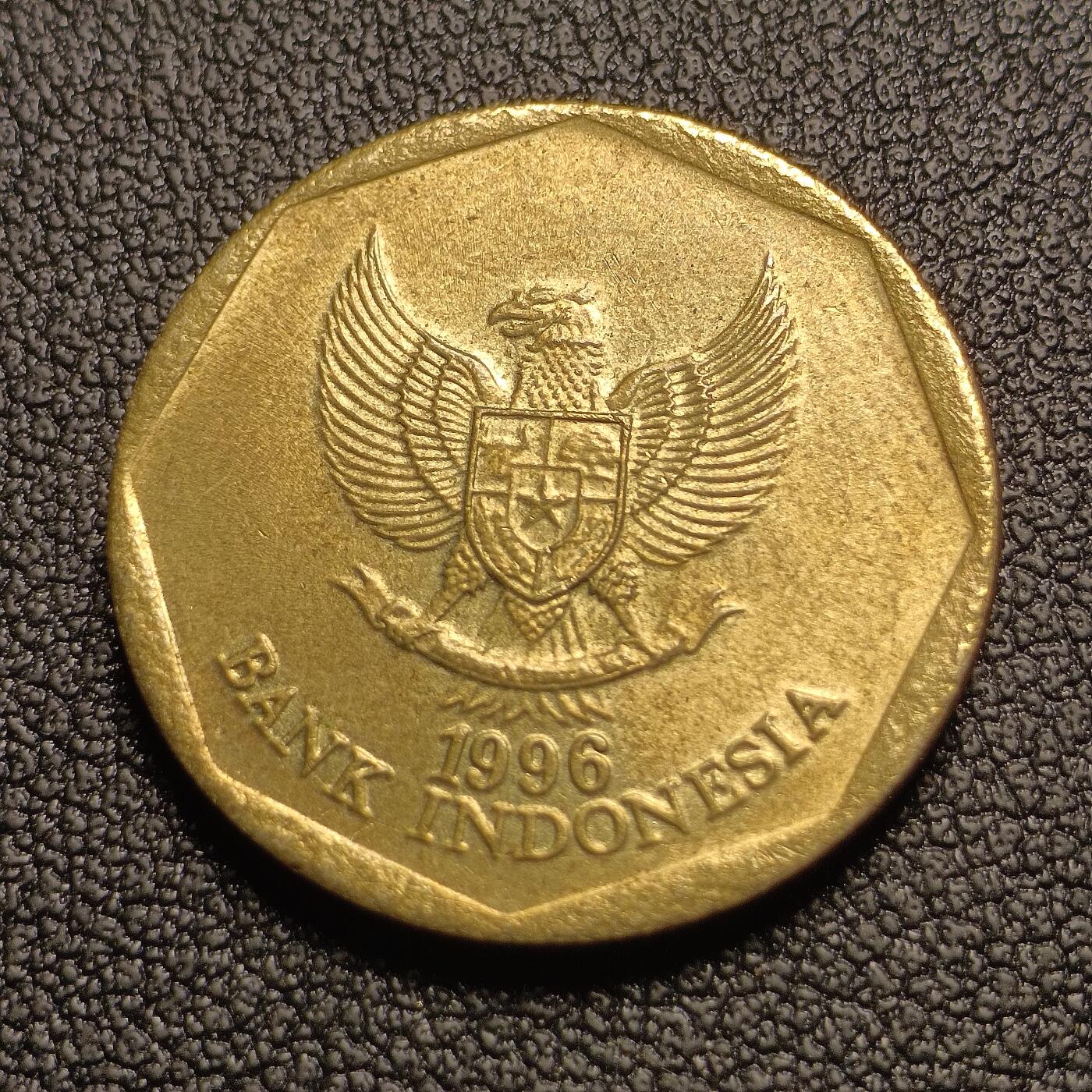 泉币菌-第127场-精品福利场(115场之后的本周末发货，感谢理解) 耕牛 印度尼西亚1996年100卢比黄铜硬币 22毫米 4.06克 鹰徽