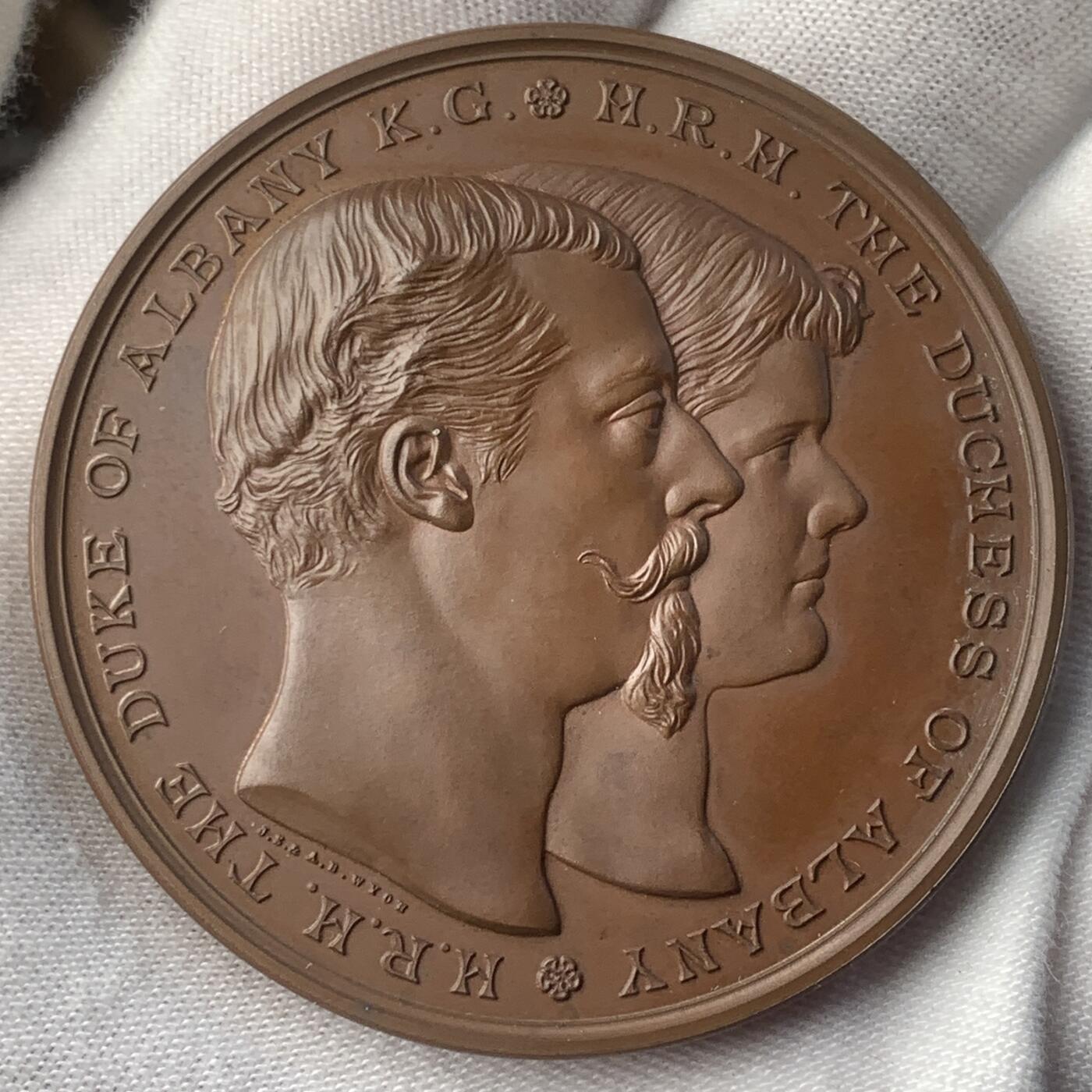 掌中浮雕-藏着的欧洲第040场 1882年普雷斯顿商人协会博览会铜章 J.S.和A.B.Wyon雕刻，52mm，纸盒。品相非常好