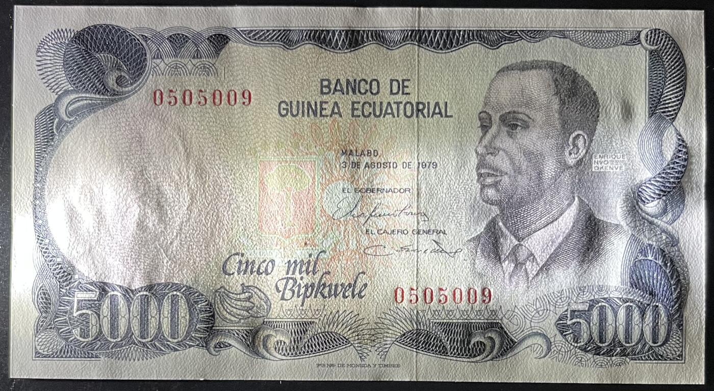 小福收藏拍卖第197期 裸钞场 本期有多张豹子号靓号 百慕大03年50元纪念钞百位号 马来亚和英属婆罗洲开国第一张纸币大冠女王 马来亚 41年1元英王乔六 法属太平洋10000法郎 捷克1000克朗纪念钞千位号  卢森堡 1000法郎  萨尔瓦多样钞 匈牙利 法罗群岛 危地马拉等多国精美纸币 赤道几内亚 1979年 5000埃奎勒 少见品种 最高值 数3 无47 靓号0505009 unc