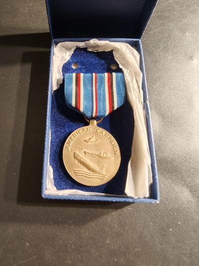 老王徽章第161期 - 美国二战美洲战区服役奖章     原盒带油纸