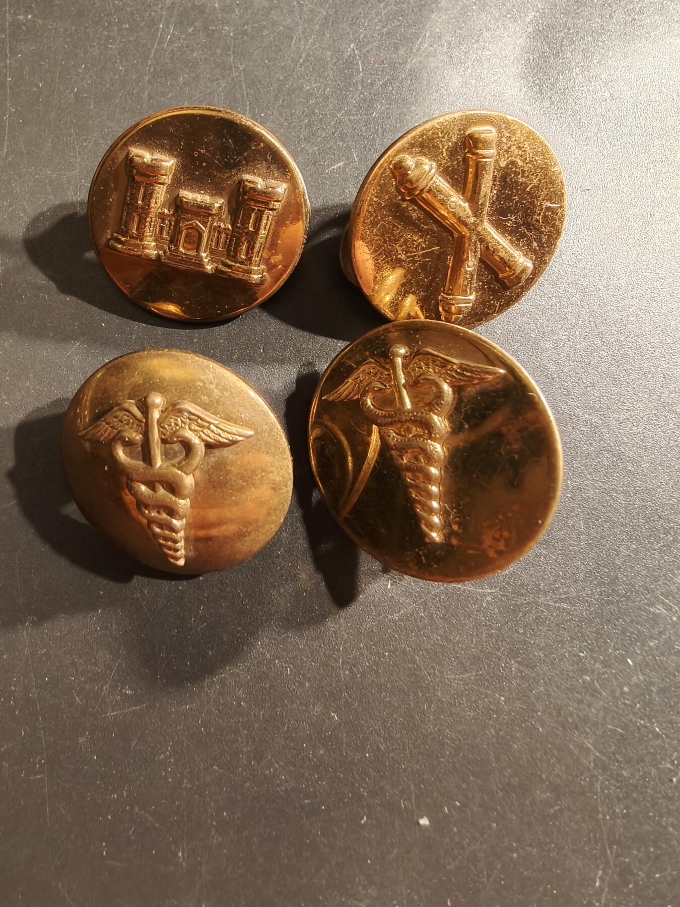 老王徽章第161期 美国军医、工兵、炮兵领章一组     不同版本