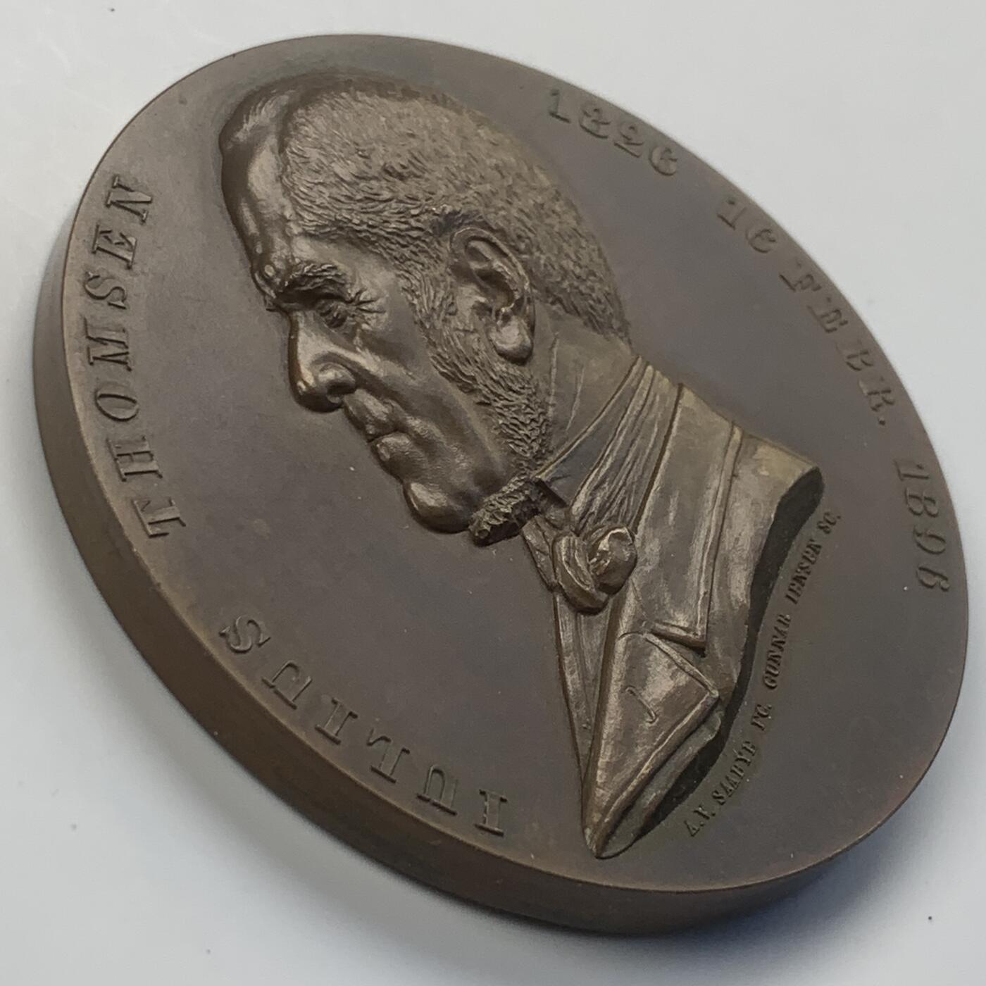 掌中浮雕-藏着的欧洲第041场 1896年丹麦化学家朱利叶斯·汤姆森70岁生日铜章，58mm， Saabye雕刻，原盒