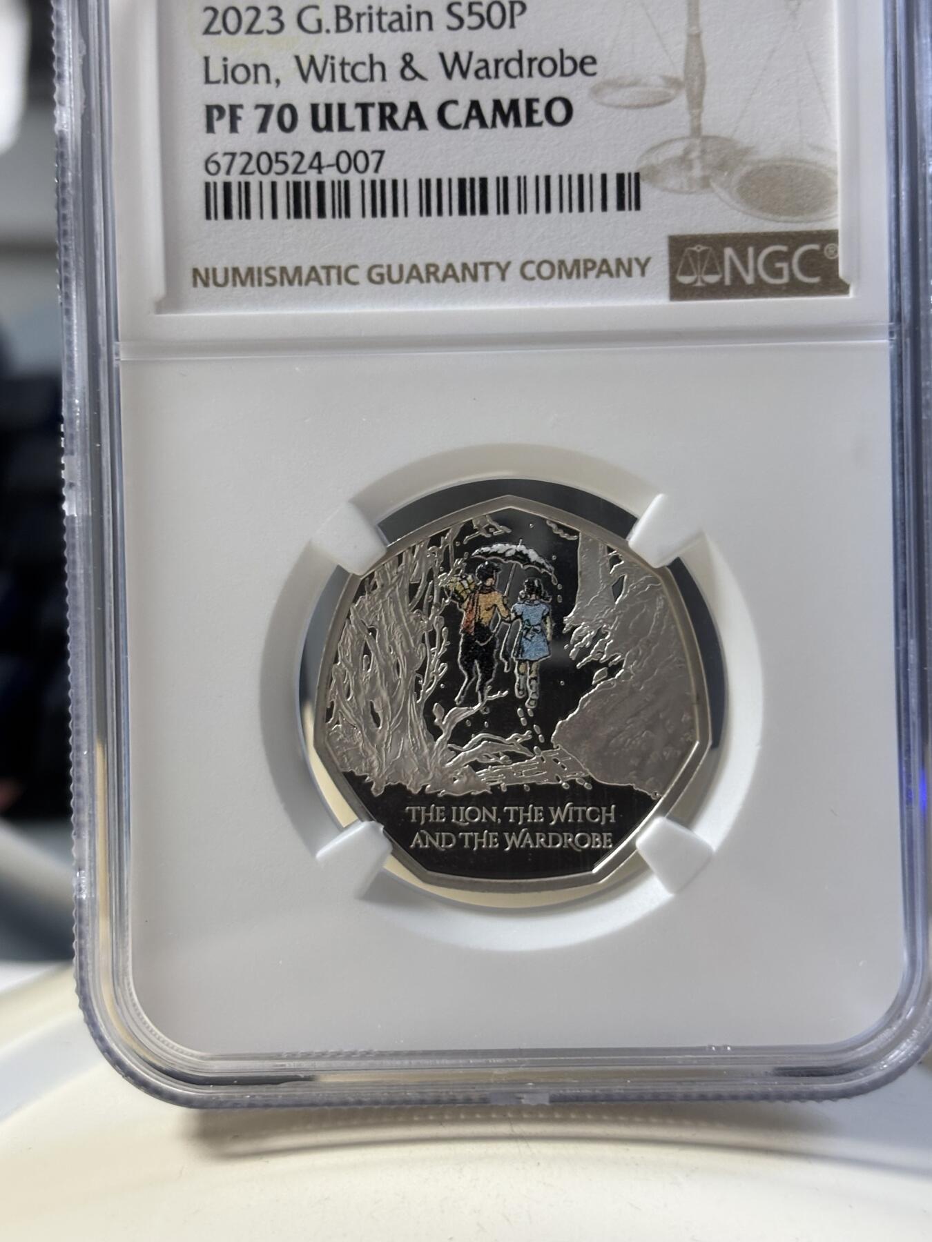 第181期拍卖 英国2023年狮子，女巫和魔衣棚50便士彩色纪念银币NGC-PF70无原盒证书，925银，8克，发行5000枚