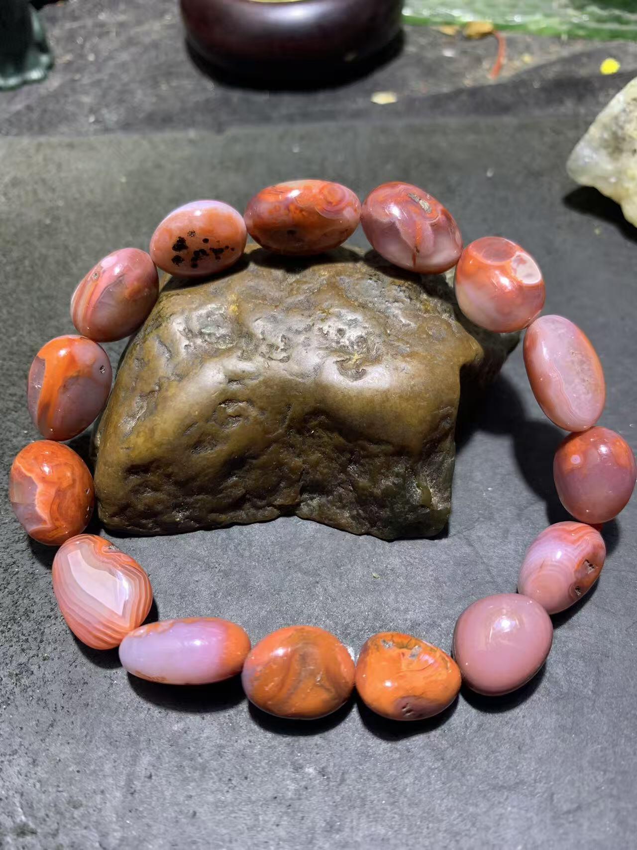 川料原皮红白冰飘南红玛瑙随形单圈手串一条，