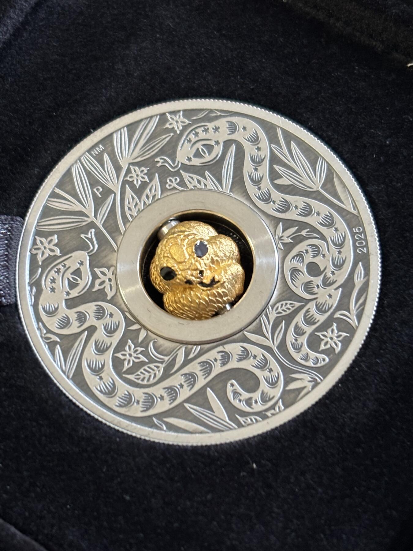 第181期拍卖 图瓦卢2025年中国生肖系列蛇年蛇来运转仿古银币，999银，发行6000枚，