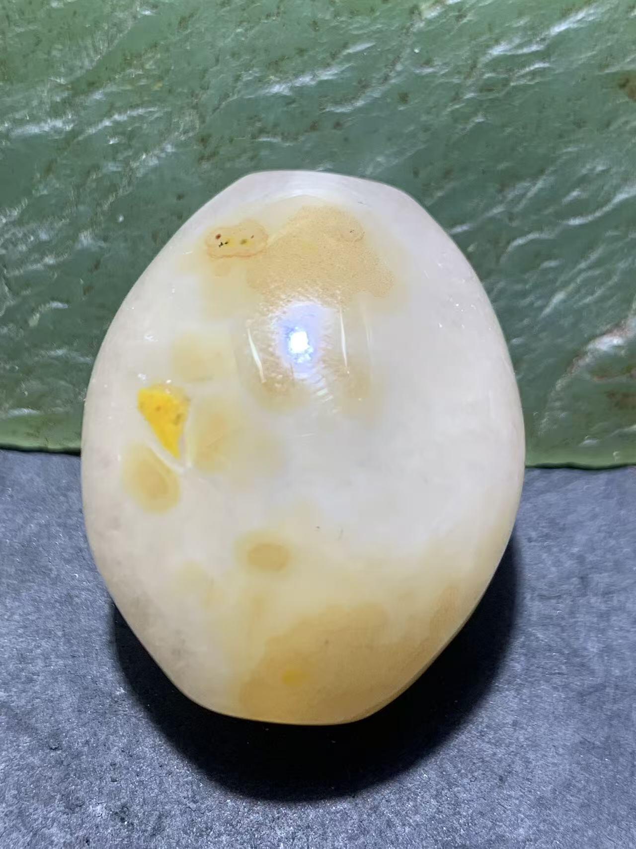 精美冰飘鸡油黄战国红玛瑙随形大勒子一颗