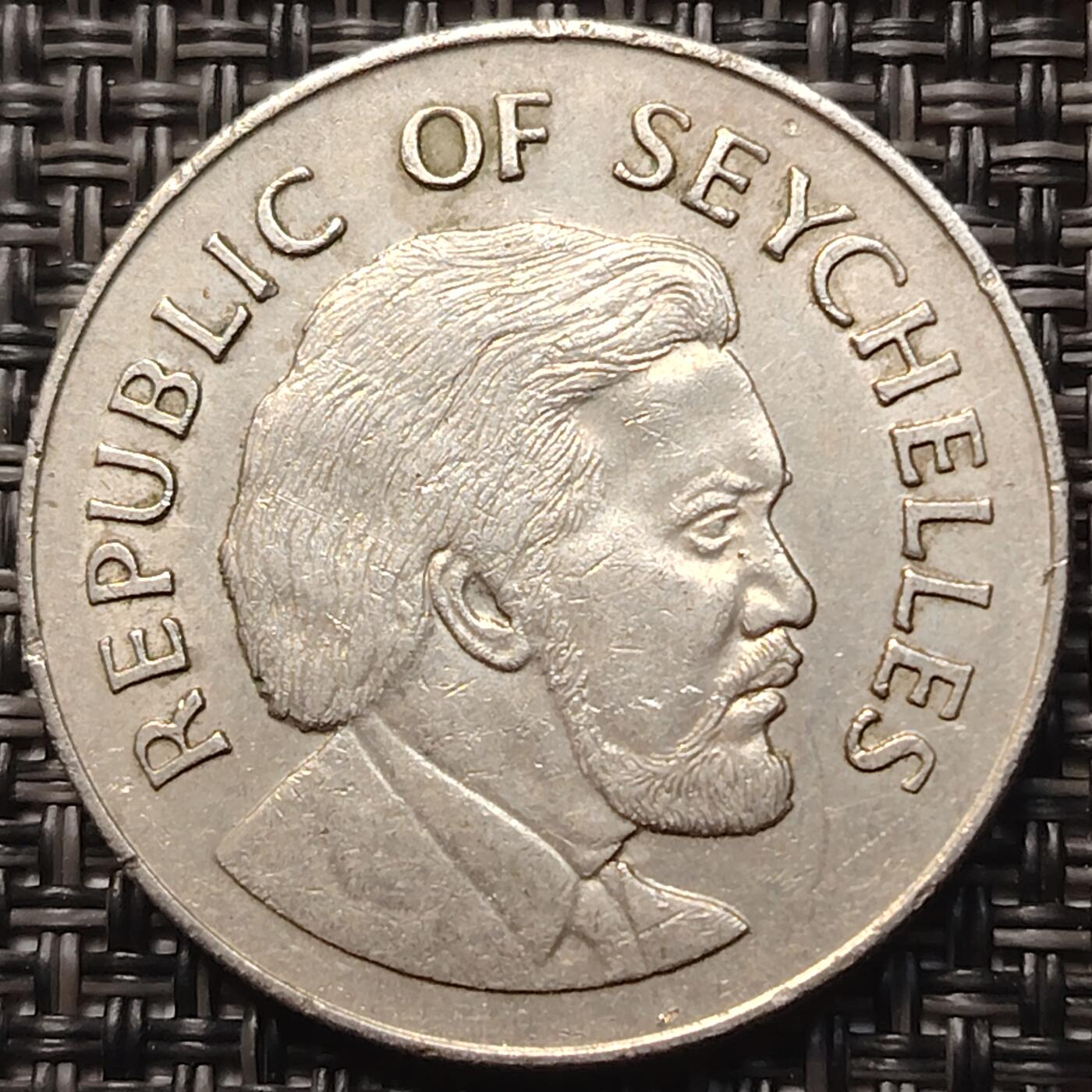 布加迪🐬～世界钱币(上海)🌾第 257 期 /  各国套币和散币