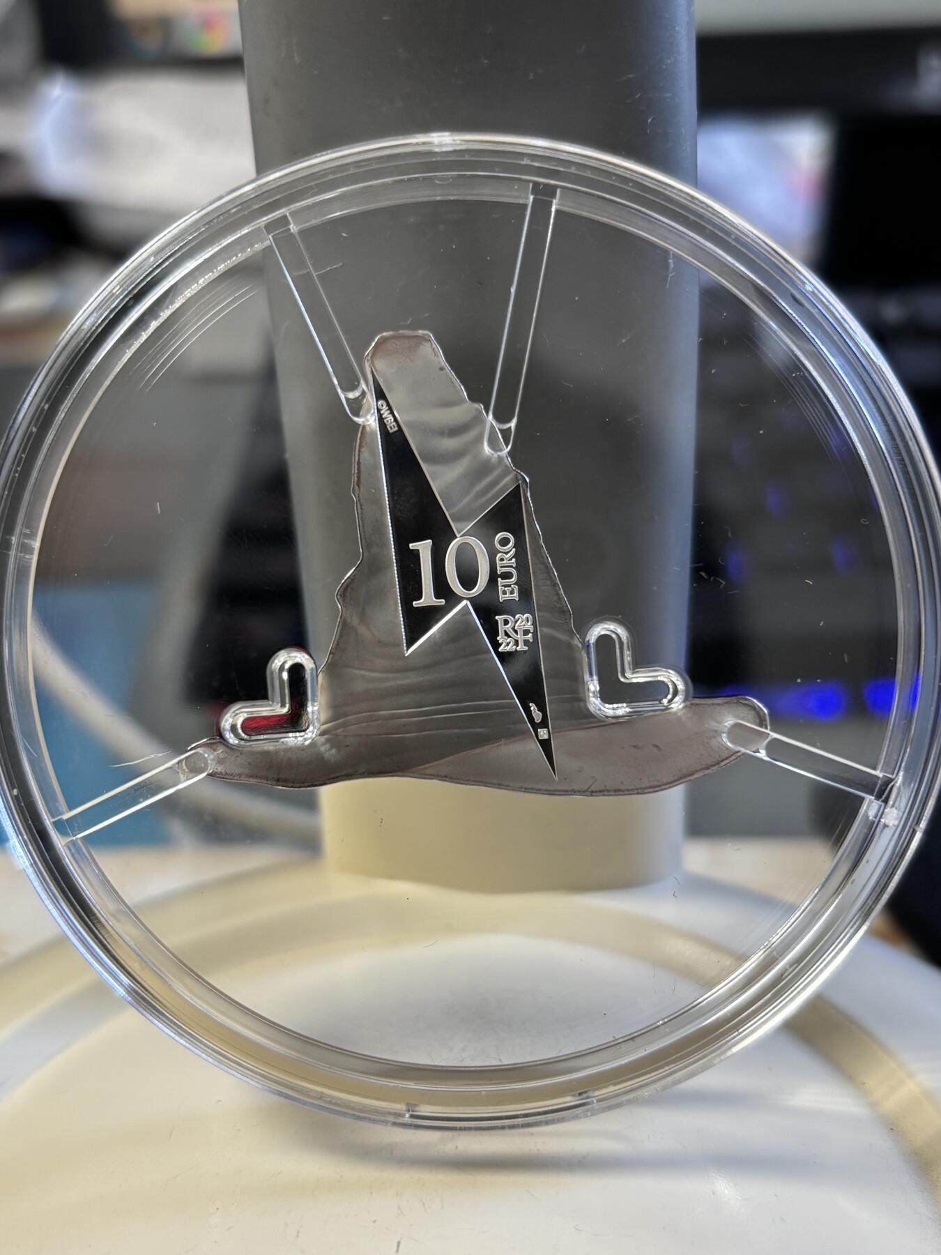 第181期拍卖 法国2022年哈利波特系列分院帽异形精制纪念银币，925银，发行5000枚，22.2克，铁盒有凹进去