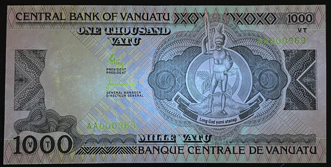 小福收藏拍卖第197期 裸钞场 本期有多张豹子号靓号 百慕大03年50元纪念钞百位号 马来亚和英属婆罗洲开国第一张纸币大冠女王 马来亚 41年1元英王乔六 法属太平洋10000法郎 捷克1000克朗纪念钞千位号  卢森堡 1000法郎  萨尔瓦多样钞 匈牙利 法罗群岛 危地马拉等多国精美纸币 瓦努阿图 1982年 1000瓦图 P3 首签名首发 不是后期便宜版本 AA冠 无47 数3 3位小号 紫外有潮 unc