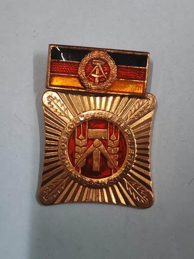 韵星假日拍卖第三十期 -- Rimey Holidays Auction 30 - 民主德国集体劳动模范奖章