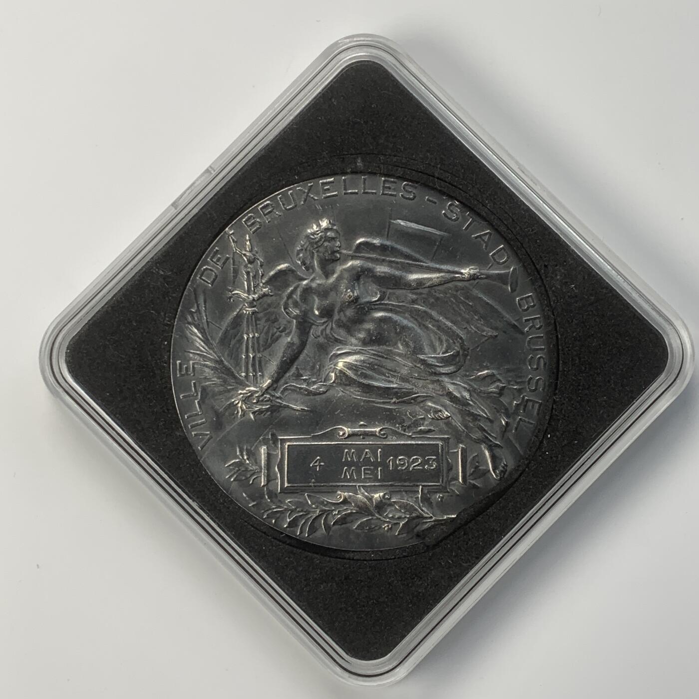 掌中浮雕-藏着的欧洲第040场 1923年西班牙国王王后访问布鲁塞尔纪念镀银铜章，64mm，94.33g