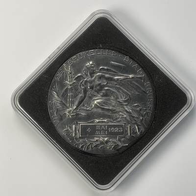 掌中浮雕-藏着的欧洲第040场 - 1923年西班牙国王王后访问布鲁塞尔纪念镀银铜章，64mm，94.33g