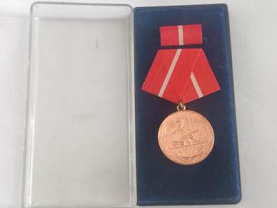 韵星假日拍卖第三十期 -- Rimey Holidays Auction 30 - 民主德国铜级工战队忠诚服务奖章 带原盒略