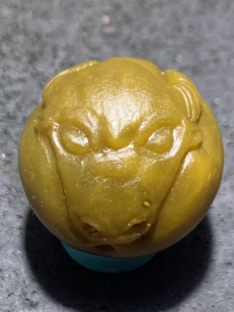 精美亚光高玉化冻料战国红玛瑙手工俏色巧雕牛头圆珠一个