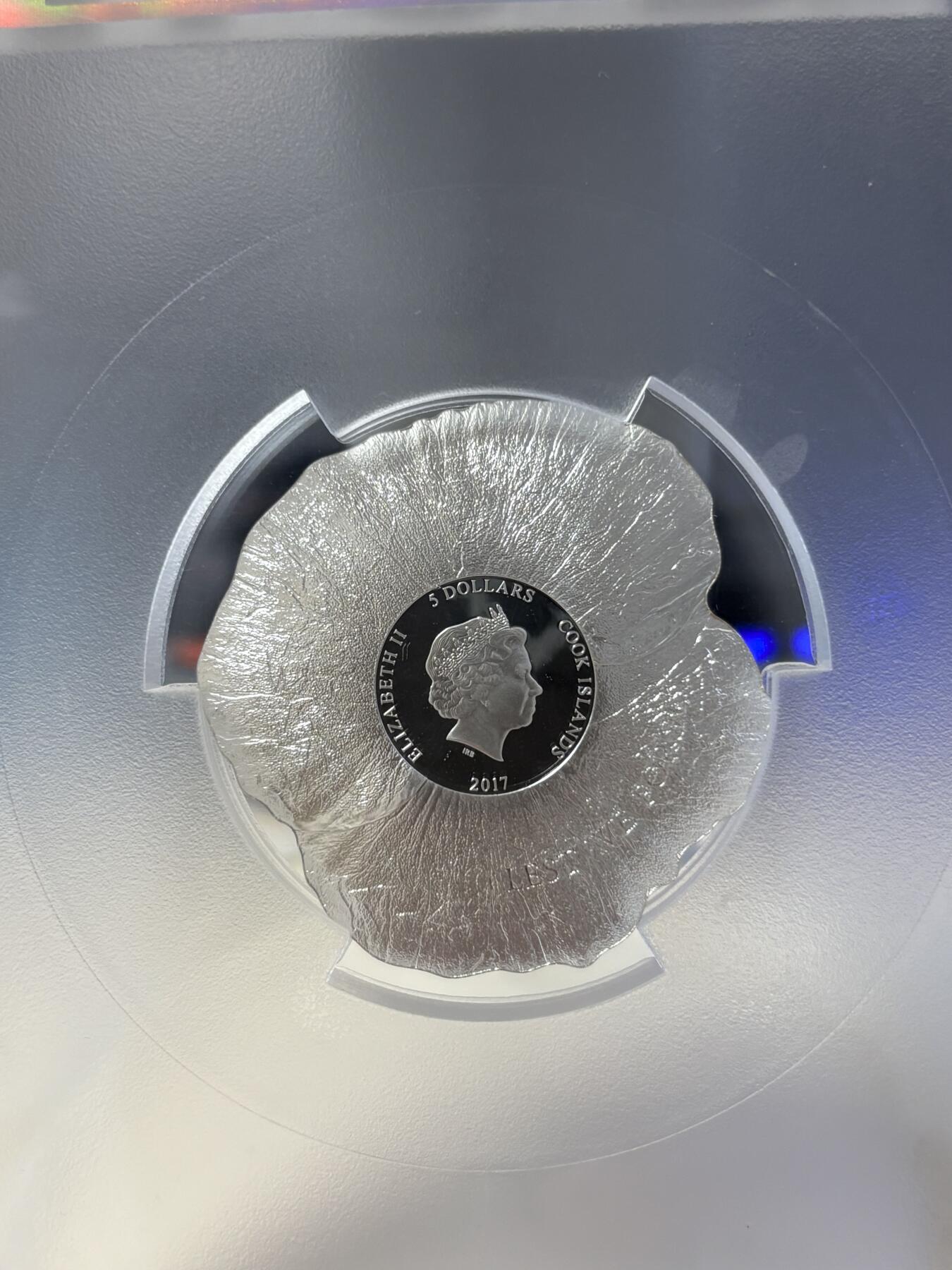 第181期拍卖 库克2017年二战记忆罂粟花形彩银币PCGS-PL70首日带证书，999银，发行2500枚