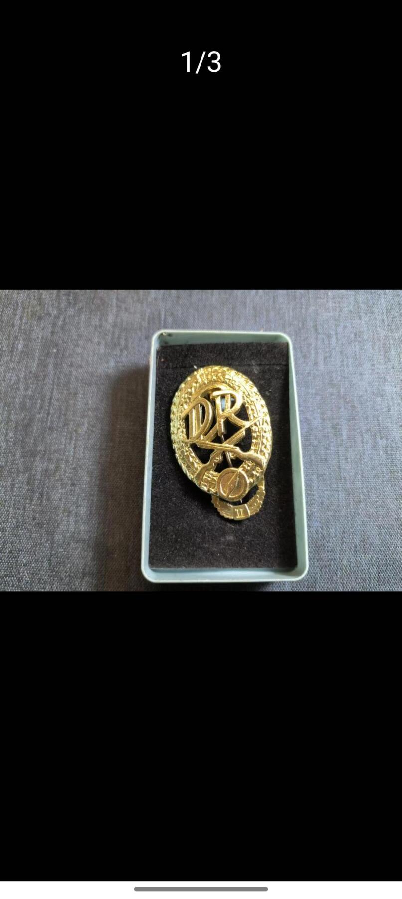 爱藏专拍 民主德国DR国铁特殊驻扎部队（类似铁道兵）金级技能章 大版美品带盒）