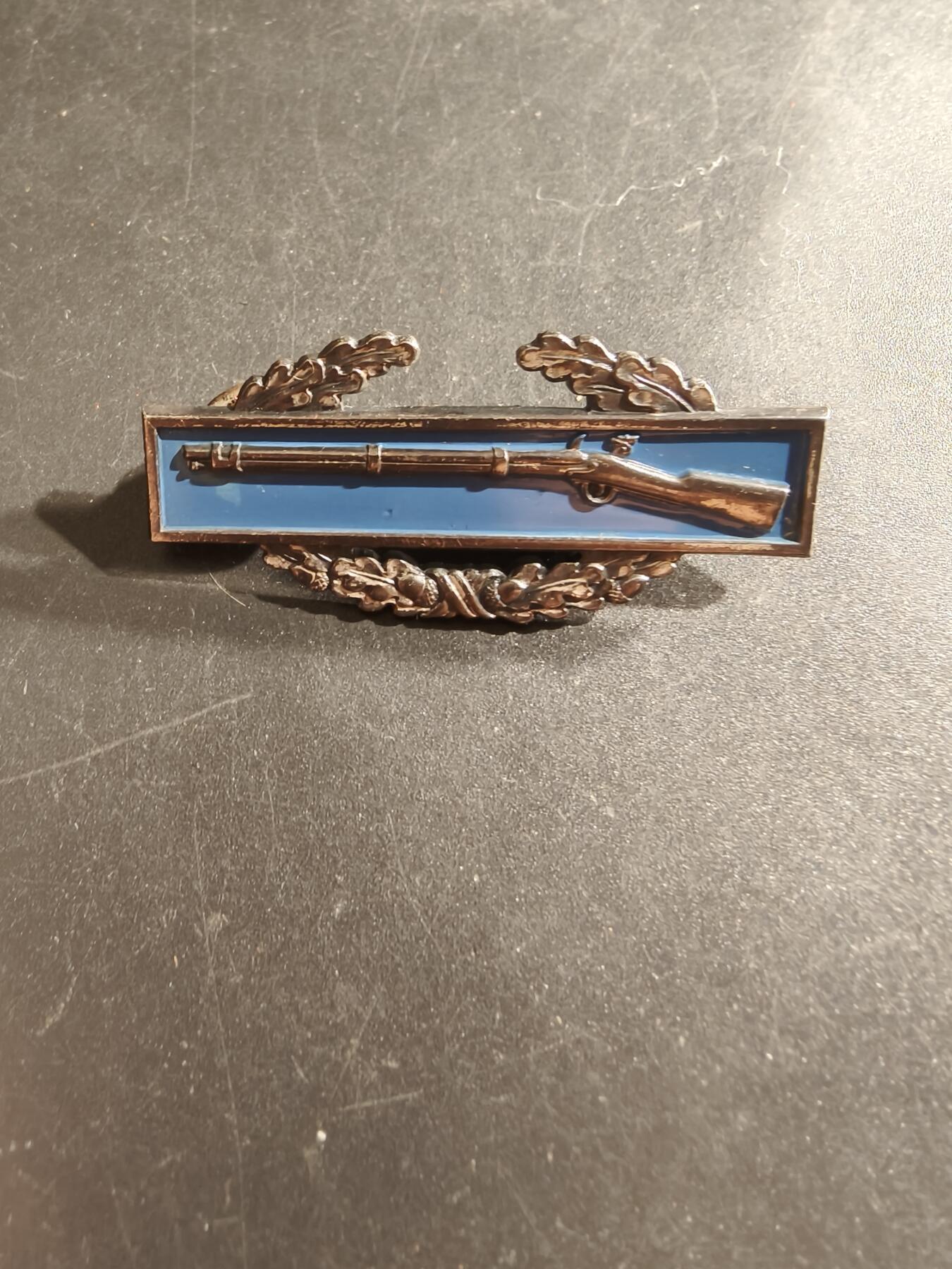 老王徽章第161期 美国战斗步兵技能章     晚礼服迷你尺寸    1.25英寸左右     925银质珐琅    11.7g 