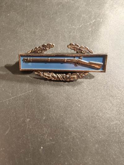 老王徽章第161期 - 美国战斗步兵技能章     晚礼服迷你尺寸    1.25英寸左右     925银质珐琅    11.7g 