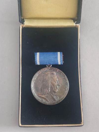 韵星假日拍卖第三十期 -- Rimey Holidays Auction 30 - 民主德国银级斐斯泰洛齐奖章 带原盒