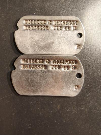 老王徽章第161期 - 美国二战陆军狗牌一组    同一人