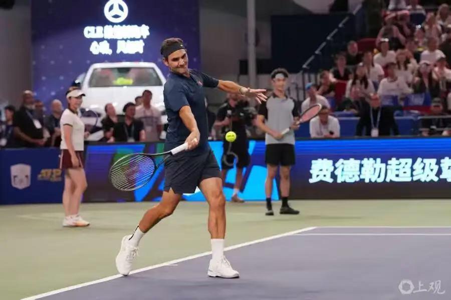零元拍：网球天王罗杰-费德勒亲签2025上海劳力士网球大师赛“费德勒挚友挚友”合影VIP胸卡！
