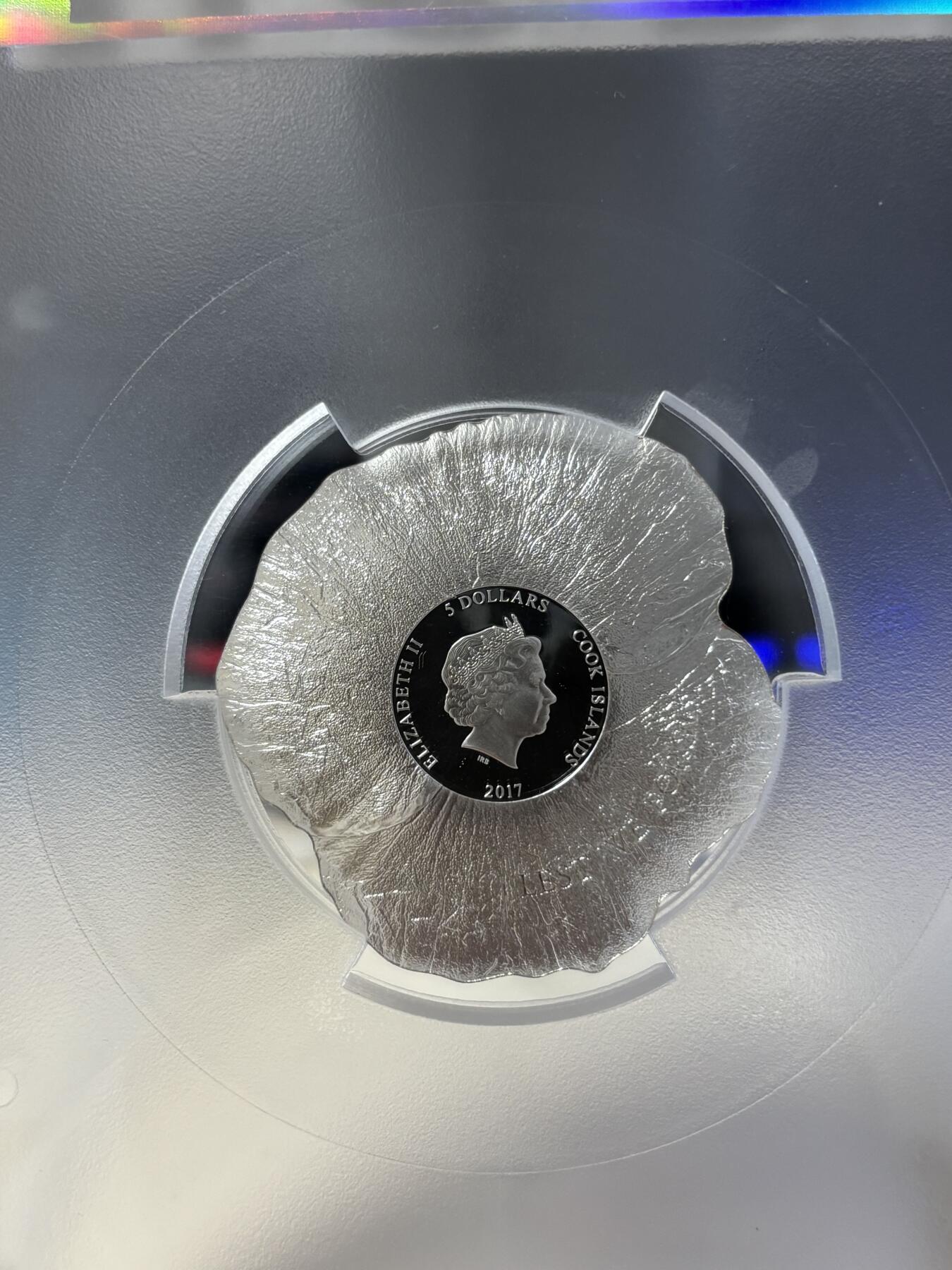 第181期拍卖 库克2017年二战记忆罂粟花形彩银币PCGS-PL70首日带证书，999银，发行2500枚