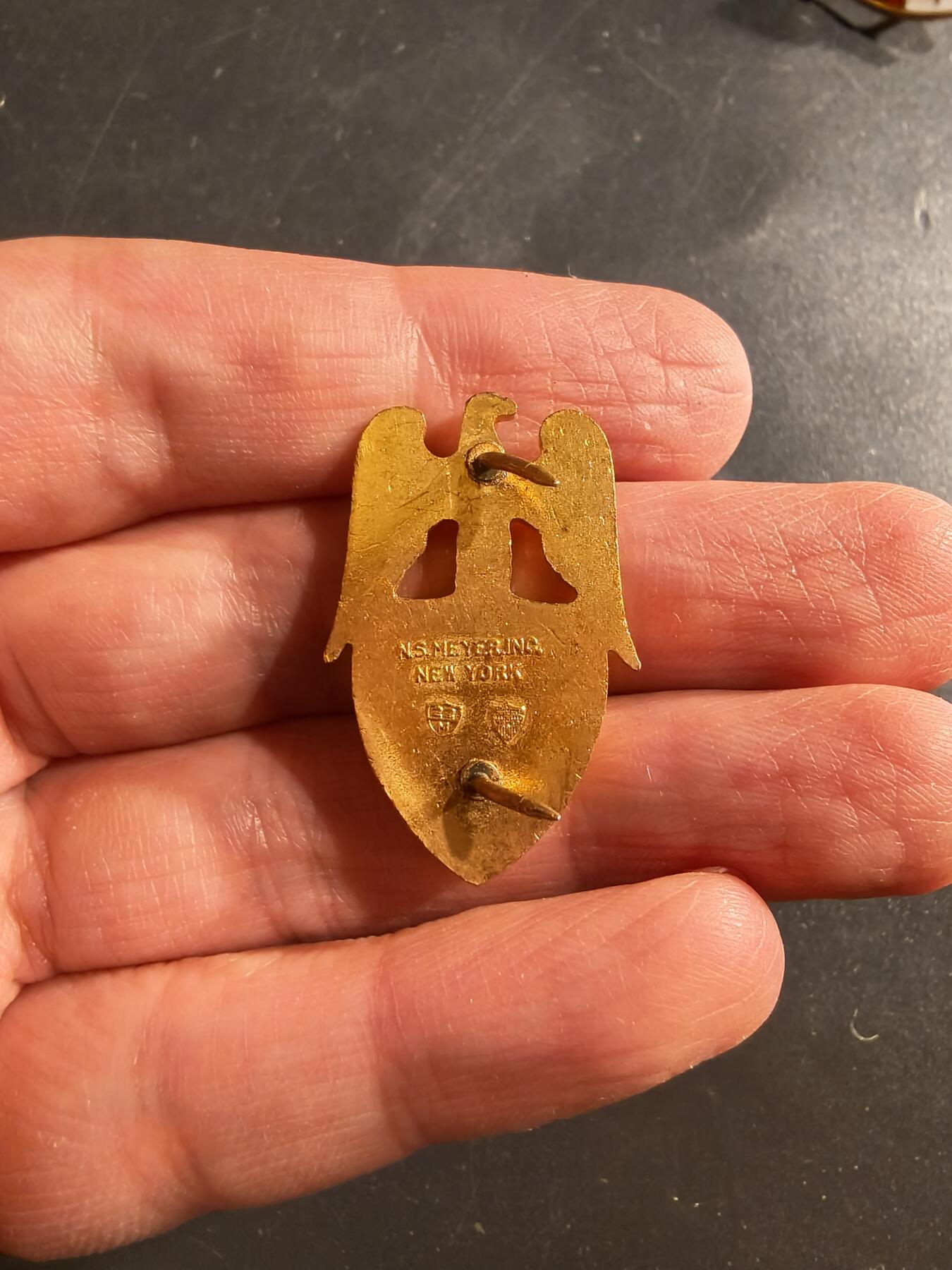 老王徽章第161期 美国陆军部勤务副官领章     带厂标     1.25英寸