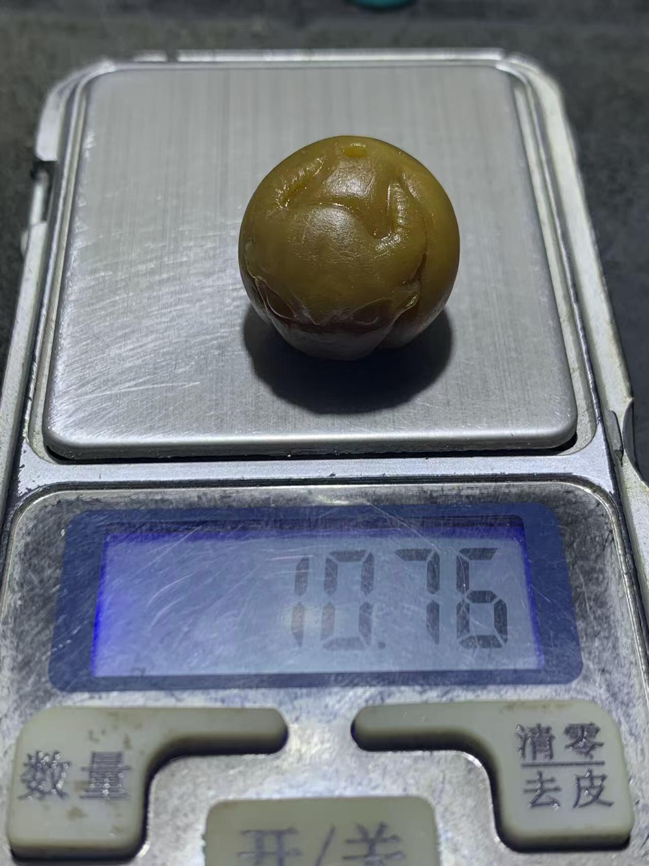 精美亚光高玉化冻料战国红玛瑙手工俏色巧雕牛头圆珠一个