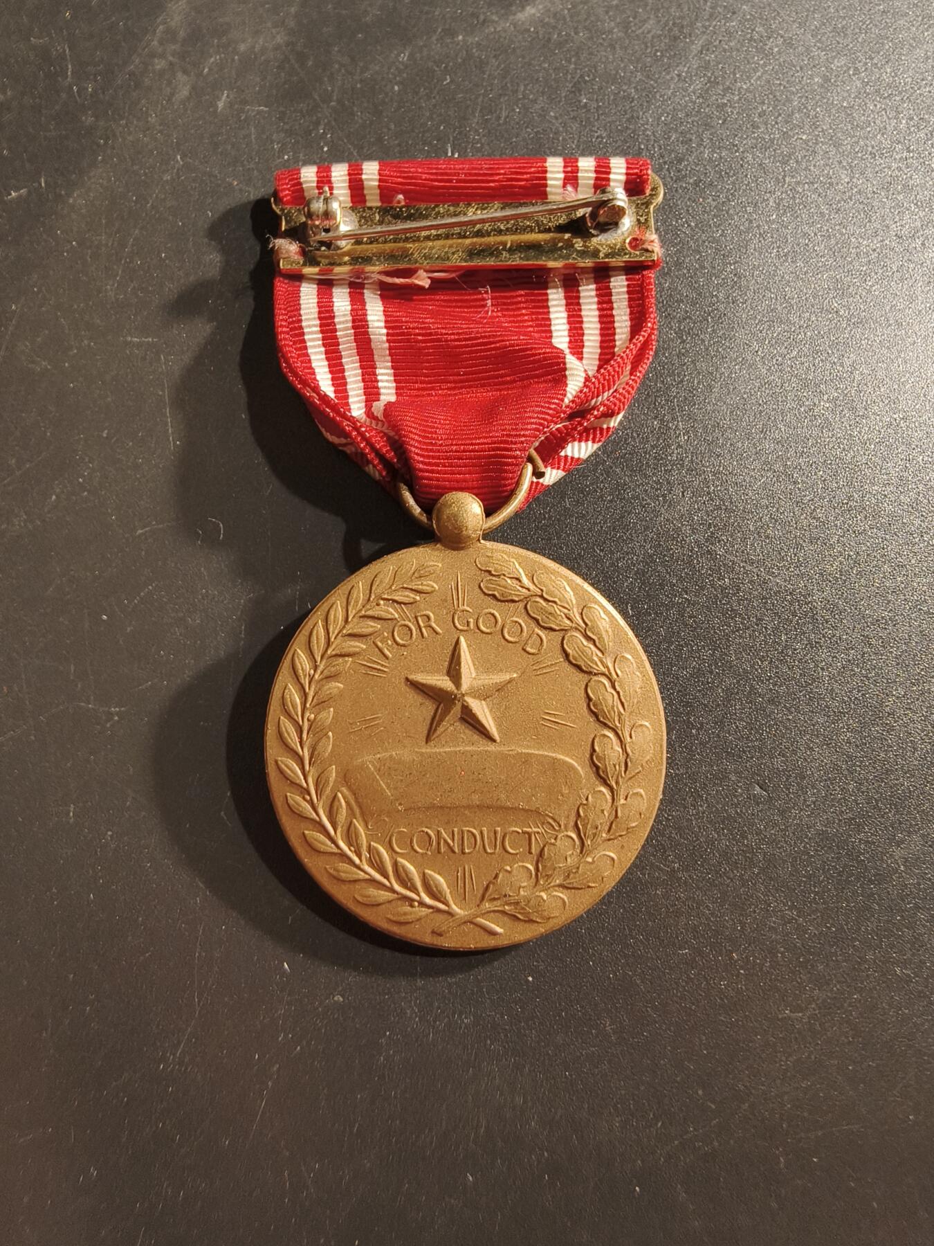 老王徽章第161期 美国陆军品德优良奖章     二战版本