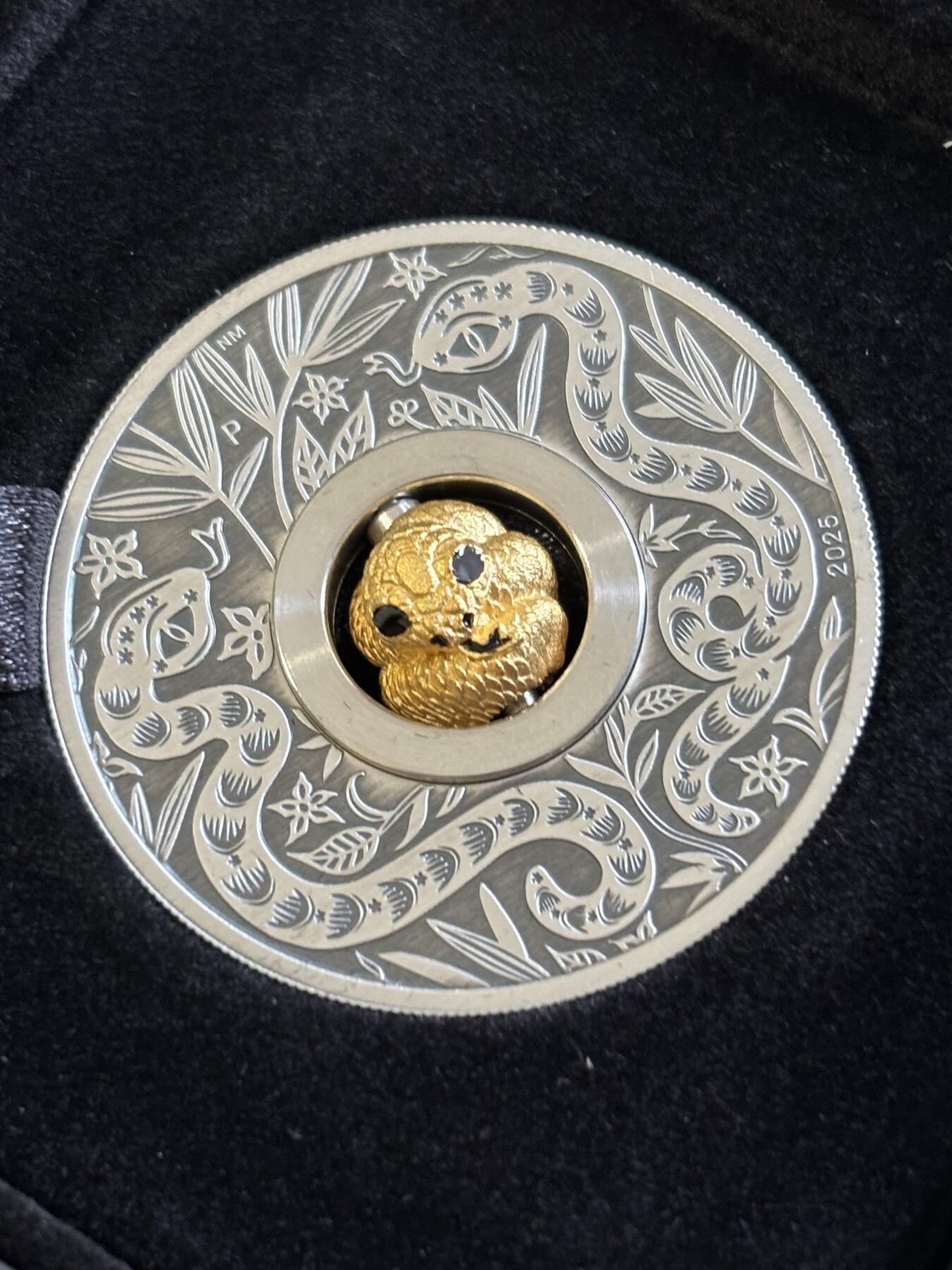 第181期拍卖 图瓦卢2025年中国生肖系列蛇年蛇来运转仿古银币，999银，发行6000枚，