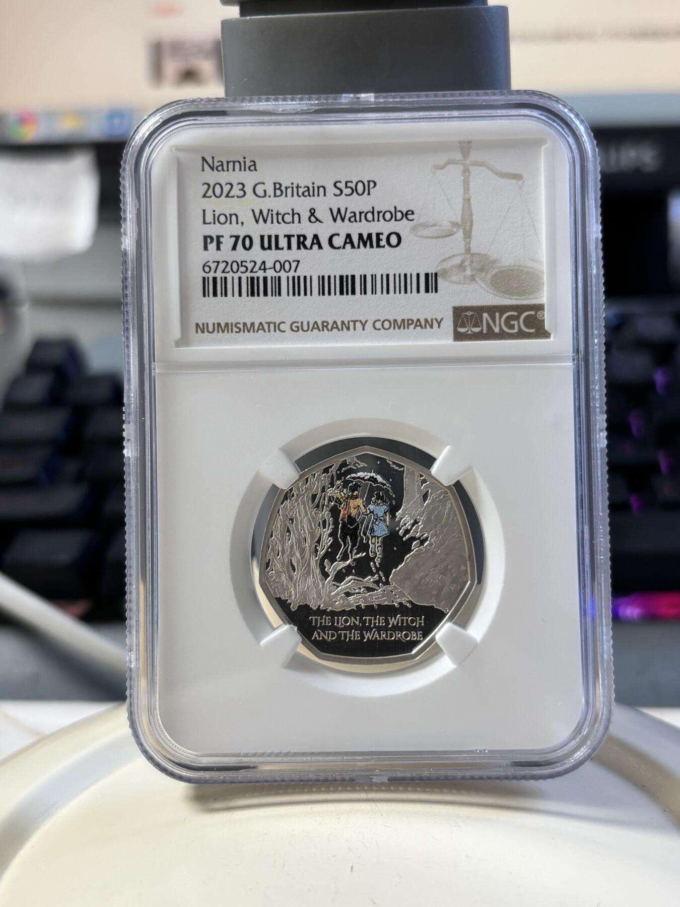 第181期拍卖 英国2023年狮子，女巫和魔衣棚50便士彩色纪念银币NGC-PF70无原盒证书，925银，8克，发行5000枚