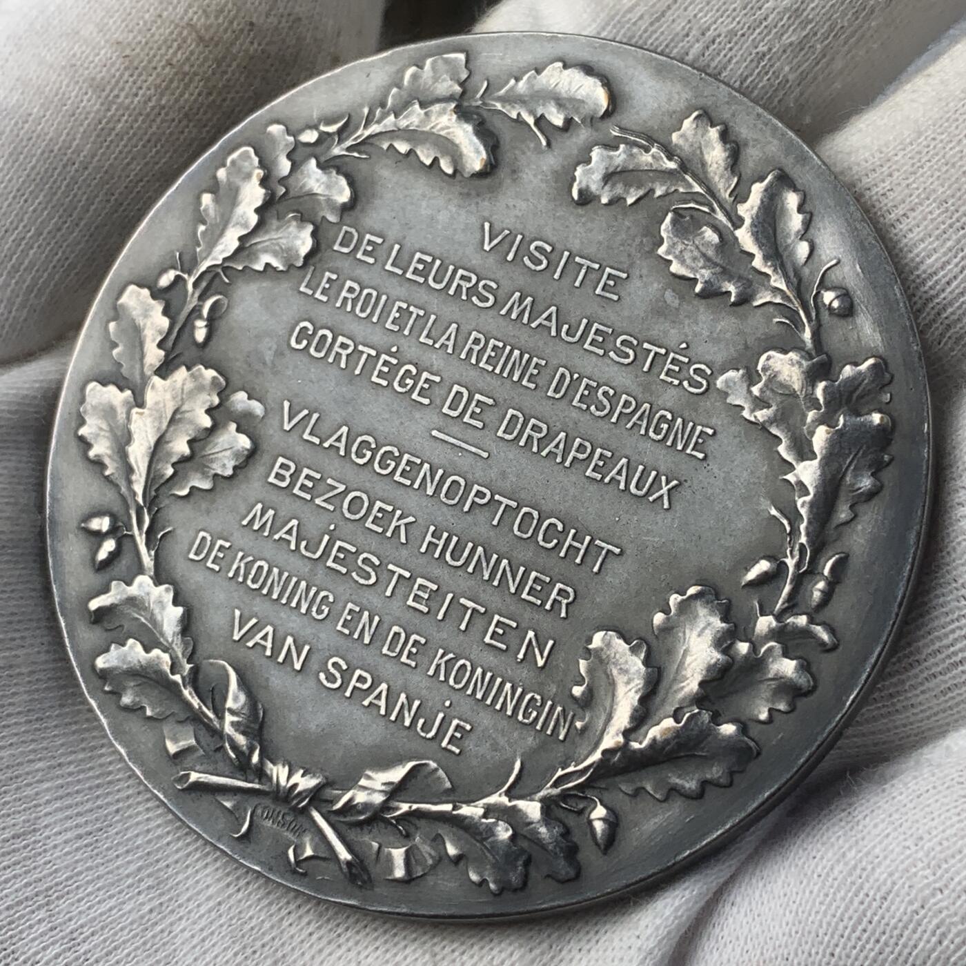 掌中浮雕-藏着的欧洲第040场 1923年西班牙国王王后访问布鲁塞尔纪念镀银铜章，64mm，94.33g