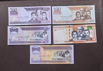 北京马甸外国币专卖第146期，外国纸币币专场，陆续上拍，欢迎关注 - 多米尼加5張全新